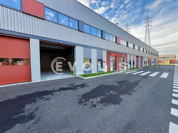 Local d'activité 3623 m² 