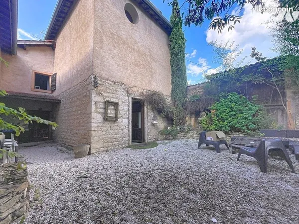 Maison 8 pièces 210 m² 