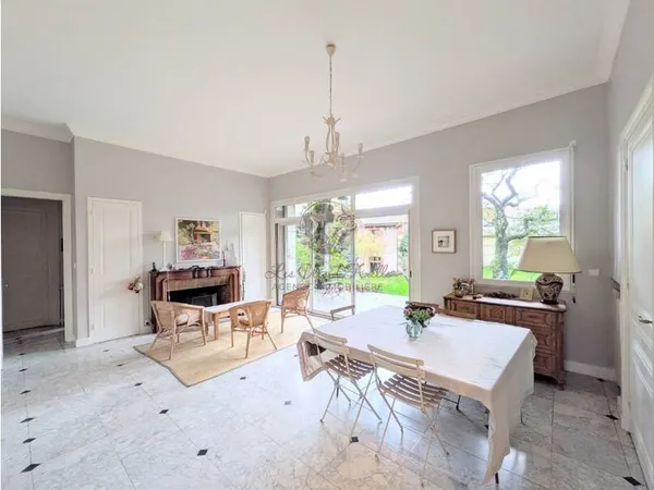 Maison 10 pièces 355 m² 