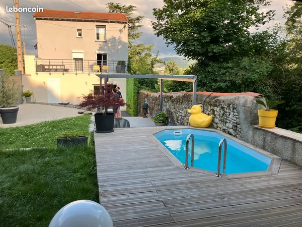 Location maison de ville avec piscine et vue sur le parc de montaud 