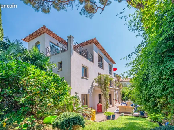 Villa 10 pièces 373 m² 