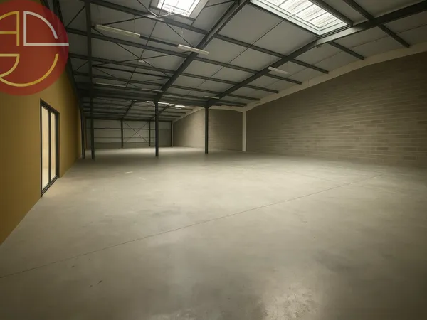 Entrepôt 1500 m² 