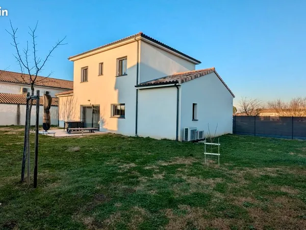 Maison moderne à Saint-Jory 