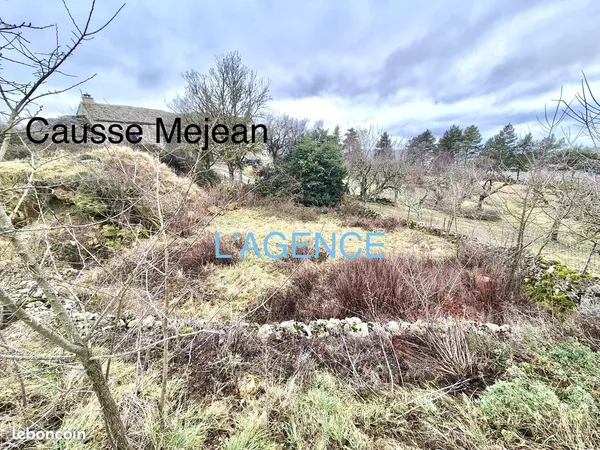 Terrain 810 m² Hures-la-Parade 