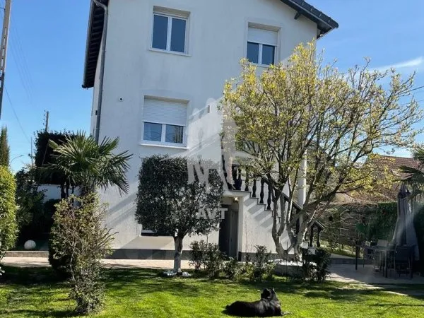 Maison renovee de 174 m2 avec jardin au Blanc-Mesnil