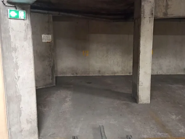 Place de parking sécurisée - proche tramway - Chantiers navals 