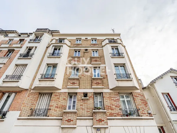 STUDIO AVEC BALCON EN DERNIER ETAGE 