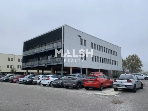 Bureau 104 m² 