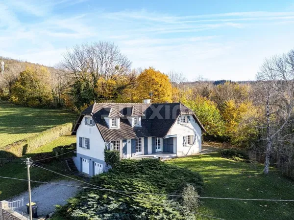 Charmante villa à vendre avec vue imprenable et grand potentiel 