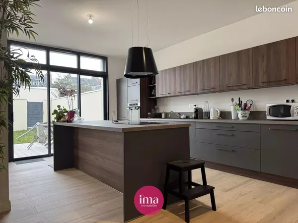 Maison 7 pièces 223 m² 