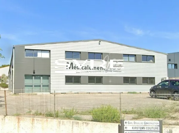 Local industriel 1040 m² 