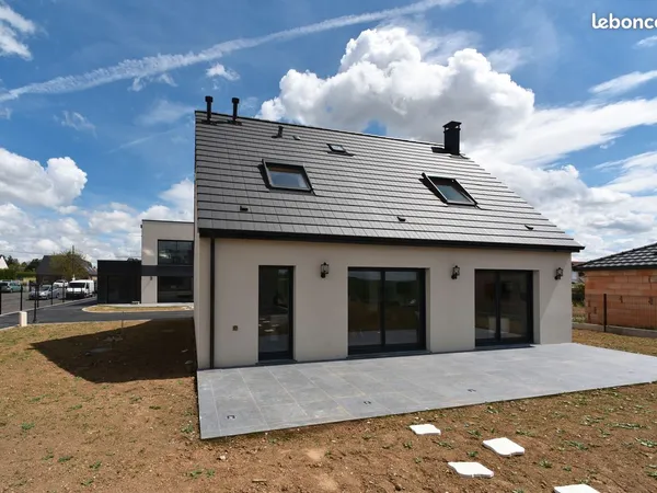 Maison neuve traditionnelle à louer à Gaël 
