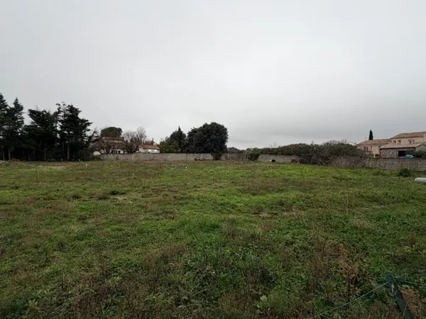 Terrain 650 m² 