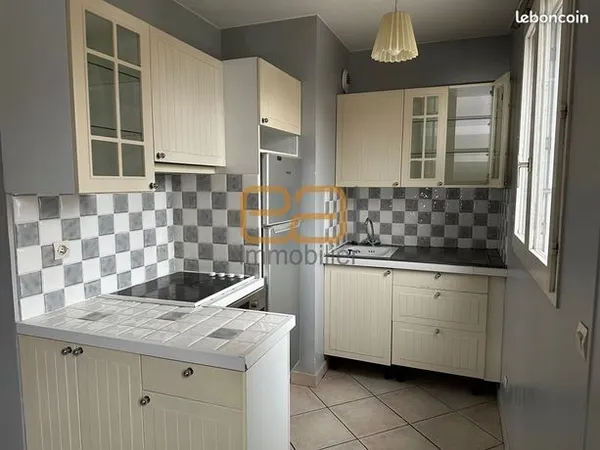 Studio 1 pièce 29 m² 