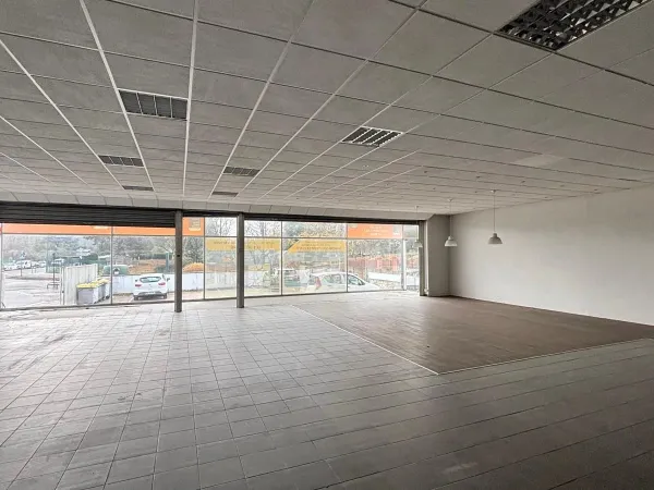 SAINT-CYR L'ECOLE (78) A LOUER LOCAL COMMERCIAL 750 M² 