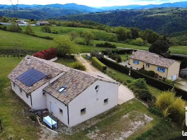 Villa 4 pièces 154 m² 
