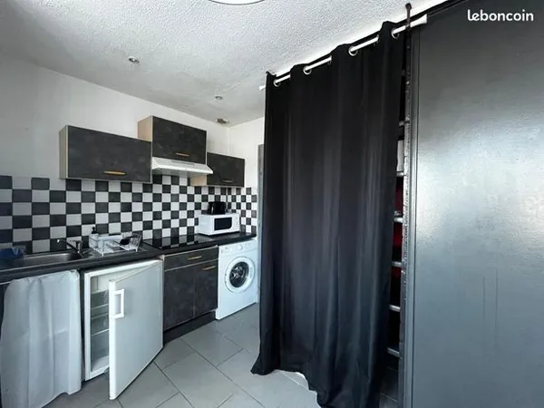 Studio 1 pièce 20 m² 
