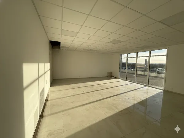 Local commercial - 98 m2 - Solliès-Pont 