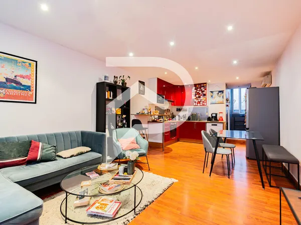 Coup de coeur dans le 2ème - T3 authentique et atypique, esprit maison, avec terrasse de 24 m2 
