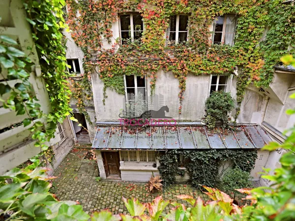 Appartement 68m² à Saint-Germain des Prés, Duplex, Calme, 2 pièces Immeuble ancien, 2ème Etage, 