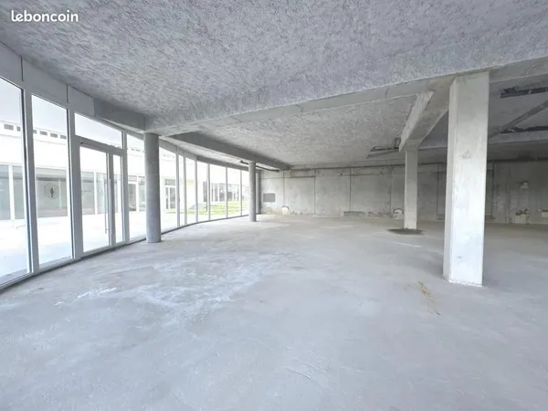 Local commercial 327 m² 