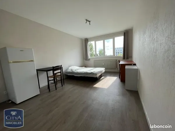 Studio 1 pièce 25 m² 