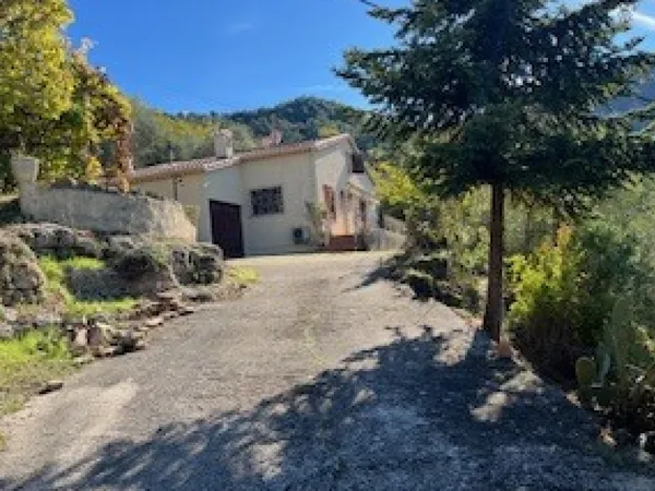 ST BLAISE VILLA DE PLAIN PIED COMBLES GARAGE SUR 2700M² 