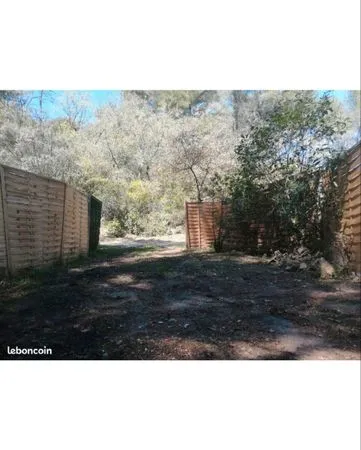 Terrain Location La Cadière-d'Azur  120m² 300€