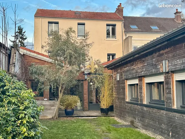 Propriété 6 pièces 204 m² 