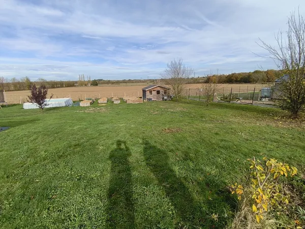 TERRAIN CONSTRUCTIBLE 600 M2 