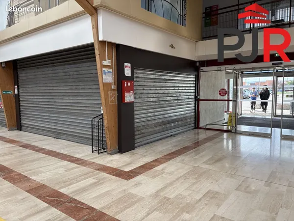 Local 61 m² Tomblaine 