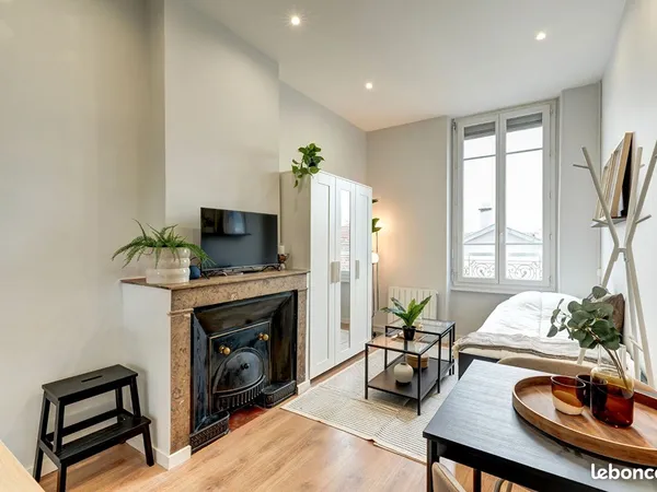 Studio 1 pièce 19 m² 