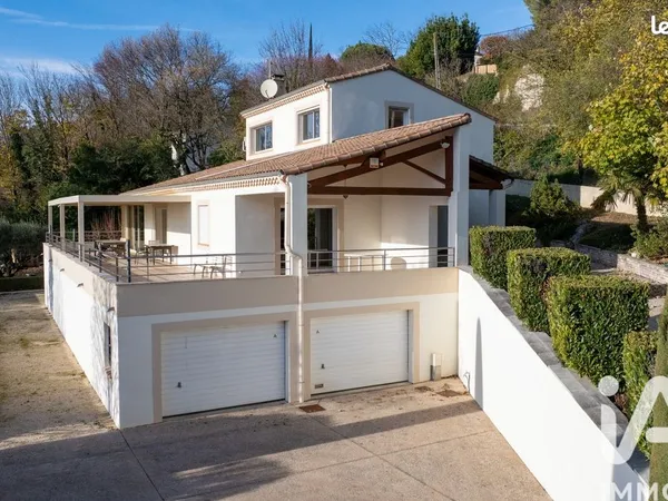 Propriété 8 pièces 235 m² 