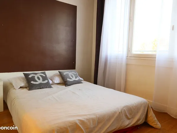 Studio / T1 bis à Lyon 5 