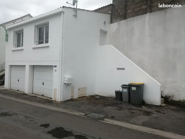 Maison vide T5 - 97 m² à louer à l'Année libre de suite 