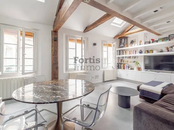 PARIS 3, Sainte-Avoye - Duplex au dernier étage 