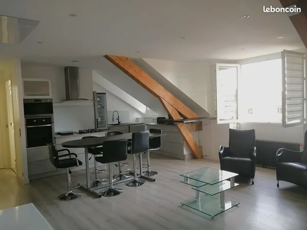 Location T3 meublé 102 m² - Centre-ville - Dernier étage - Parking couvert 