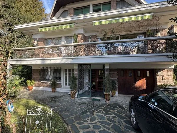 Maison 7 pièces 205 m² 
