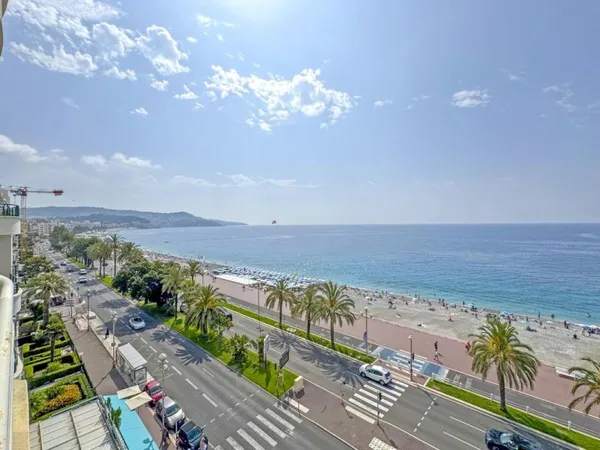 4 pièces de 125 m² au 6ème étage face à la mer
