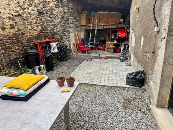 Duplex rénové avec charmante cour à Mozac 