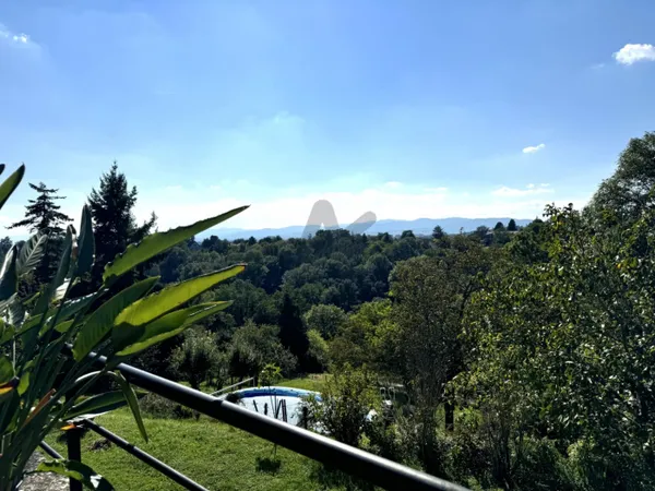 Limonest . Maison 6 chambres au calme avec vue . 