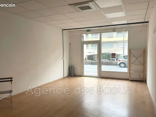 Local commercial 1 pièce 59 m² 
