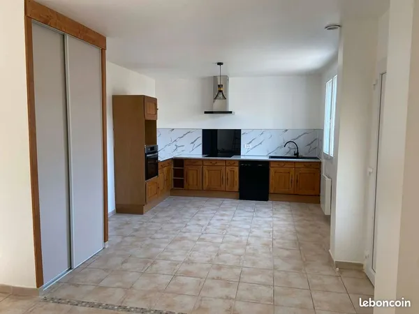 Appartement dans maison avec jardin et garage 