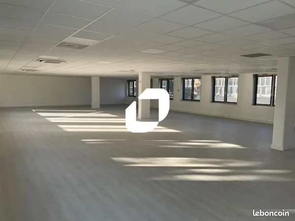 Bureau 240 m² 
