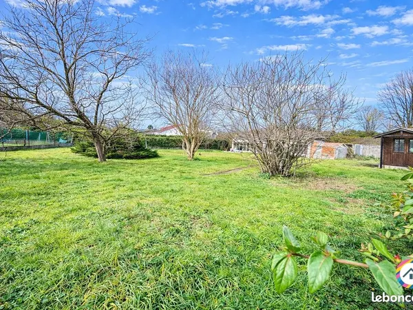 Terrain 656 m² Massieux 