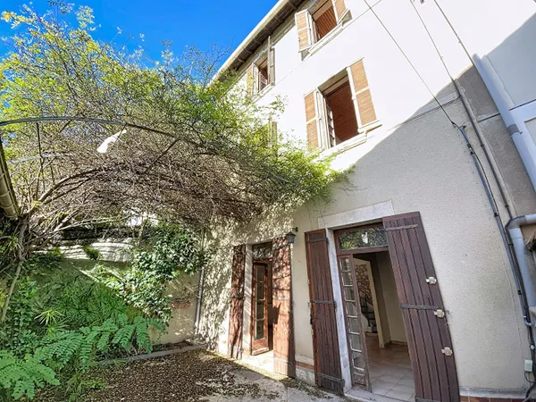 Avignon, Saint Ruf, maison familiale avec 4 chambres, cour & garage 