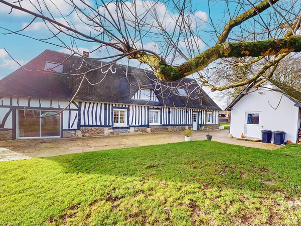 Maison 10 pièces 168 m² 