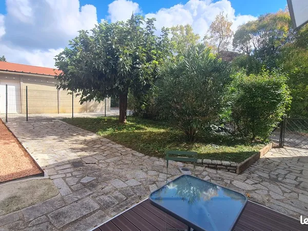 Studio 1 pièce 28 m² 