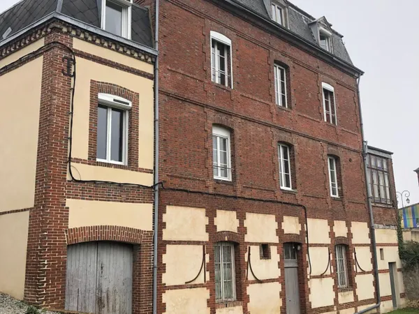 Appartement traversant. T3 de belle superficie. 