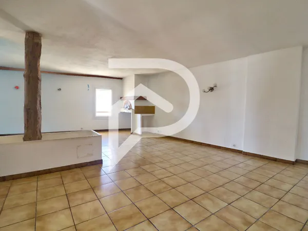 MAISON DE VILLAGE RENOVEE DE 166m² ENVIRON SUR LA COMMUNE DE CORBIERES-EN-PROVENCE 